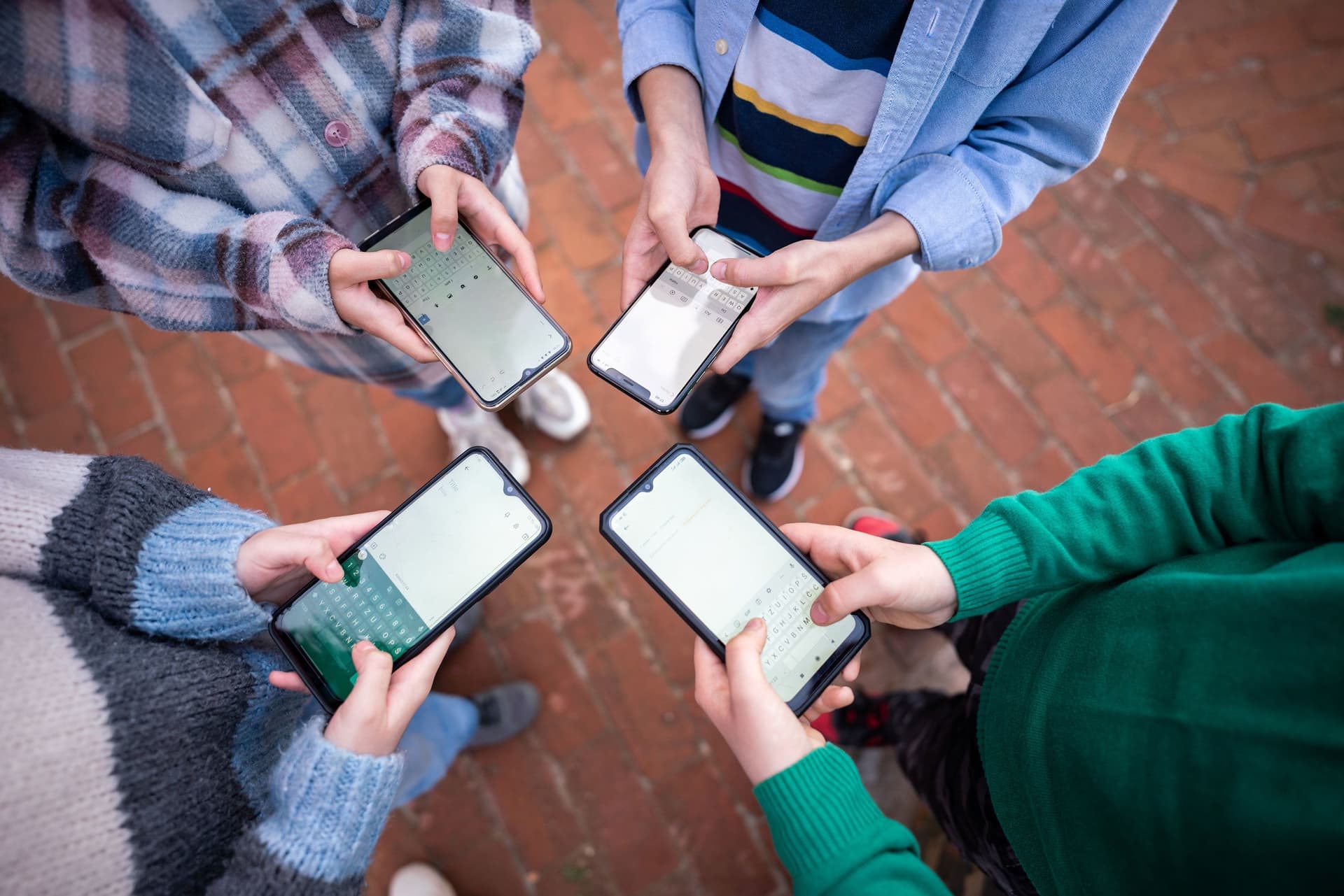 Schulischer Ablauf mit Kontrolle – FreeLock hält Smartphones bis zum Schulausgang sicher verschlossen