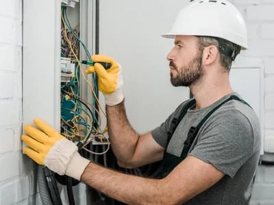 E-Check und DGUV Vorschrift 3 – Risiken durch regelmäßige Prüfungen minimieren