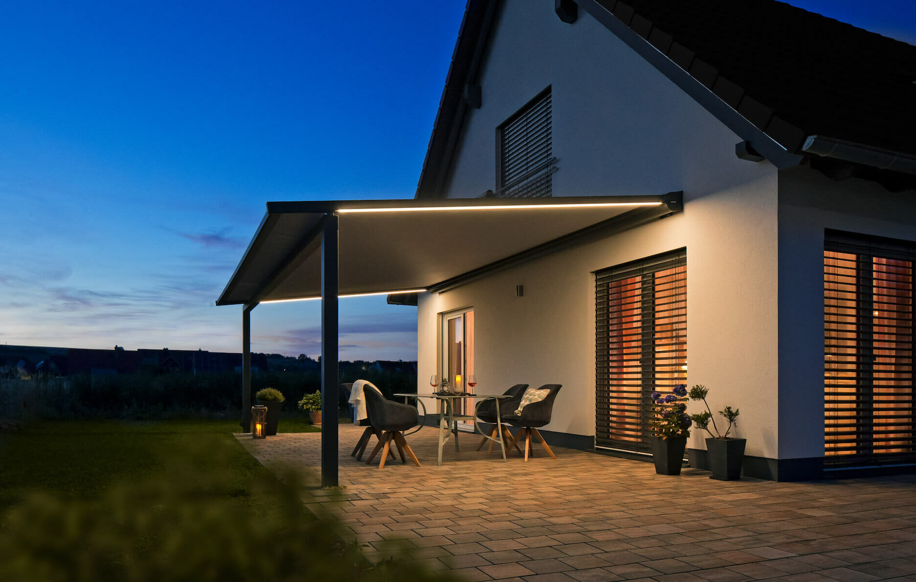 Kann eine Pergola Markise Regen und Wind standhalten?